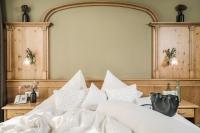 Łóżko lub łóżka w pokoju w obiekcie Hotel Sieghard Zillertal
