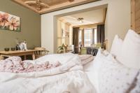 Łóżko lub łóżka w pokoju w obiekcie Hotel Sieghard Zillertal