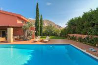 Basen w obiekcie Villa Casa Del Sol with private pool lub w pobliżu