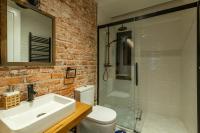 Kúpeľňa v ubytovaní Arenal AC by Staynnapartments