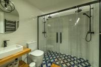 Kúpeľňa v ubytovaní Arenal AC by Staynnapartments