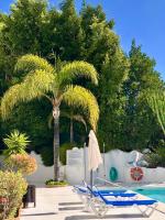 Bazén v ubytovaní Luxury apartment in La Isla, Puerto Banus alebo v jeho blízkosti