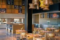 En restaurant eller et andet spisested på Mövenpick Resort Cam Ranh