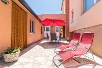 Patio alebo iná vonkajšia časť ubytovania Apartments Ivica 1706
