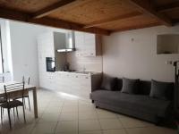 A kitchen or kitchenette at Aurora Apartment nel cuore di Napoli