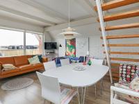 Posezení v ubytování Three-Bedroom Holiday home in Harboøre 24