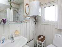Koupelna v ubytování Three-Bedroom Holiday home in Harboøre 24