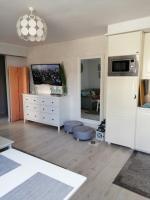 Televízia a/alebo spoločenská miestnosť v ubytovaní Apartament Rodzinny Słoneczne Tarasy
