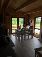 Posezení v ubytování RedWood Lodge
