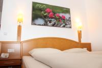 Posteľ alebo postele v izbe v ubytovaní Der Sailer Hotel & Restaurant