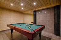 Biliardový stôl v ubytovaní Apartament Tatry Folk regionalny Grota Solna