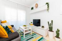 TV a/nebo společenská místnost v ubytování Green Cactus cosy Loft, Wifi & Gym