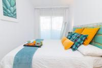 Postel nebo postele na pokoji v ubytování Green Cactus cosy Loft, Wifi & Gym