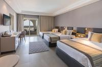 A bed or beds in a room at Sunrise Diamond Beach Resort -Grand Select