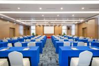 Holiday Inn Express Chengdu West Gate by IHGにあるビジネスエリアまたは会議室