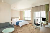 Holiday Inn Express Chengdu West Gate by IHGにあるテレビまたはエンターテインメントセンター