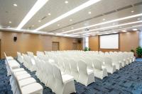 Holiday Inn Express Chengdu West Gate by IHGにあるビジネスエリアまたは会議室