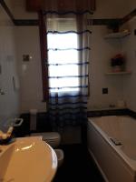 A bathroom at B&B da Silvana a Talamello