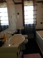 A bathroom at B&B da Silvana a Talamello