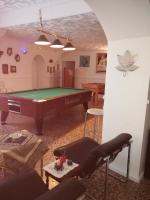 Biliár nebo kulečník v ubytování Residencia Los Conejos - Bike & Motorbike