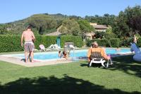 Basen w obiekcie Agriturismo Casale del Contadino lub w pobliżu
