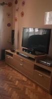 Televízia a/alebo spoločenská miestnosť v ubytovaní Andrea Holiday Home
