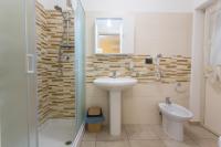 A bathroom at I Granai Messina