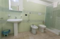 A bathroom at I Granai Messina