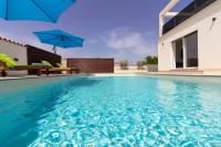 Bazén v ubytovaní Modern villa Nerina with private pool near Pula alebo v jeho blízkosti