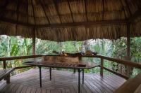 Balkón nebo terasa v ubytování Sweet Songs Jungle Lodge
