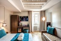 Łóżko lub łóżka w pokoju w obiekcie Hotel 55 Fifty-Five - Maison d'Art Collection