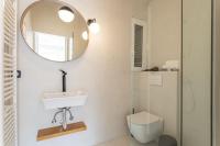 Kúpeľňa v ubytovaní Luxury Penthouse on Akadimias with 2 Bed & 2 Bath