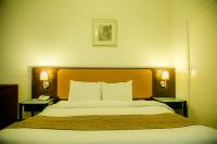 Postel nebo postele na pokoji v ubytování Phoenicia Grand Hotel