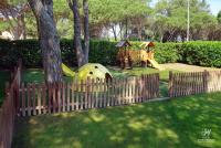 A garden outside Apartaments Beach & Golf Resort