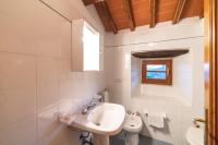 A bathroom at Fattoria di Cintoia