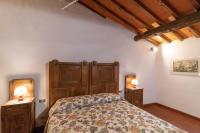 A bed or beds in a room at Fattoria di Cintoia