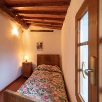 A bed or beds in a room at Fattoria di Cintoia