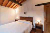 A bed or beds in a room at Fattoria di Cintoia