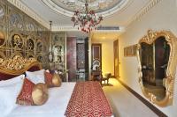 Postel nebo postele na pokoji v ubytování Daru Sultan Hotels Galata