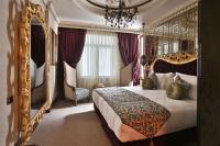Postel nebo postele na pokoji v ubytování Daru Sultan Hotels Galata