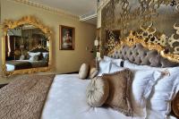 Postel nebo postele na pokoji v ubytování Daru Sultan Hotels Galata