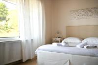 Postel nebo postele na pokoji v ubytování Serenity Luxury Villa, Skiathos