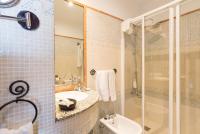 Un baño de Hostal El Escudo de Mijas