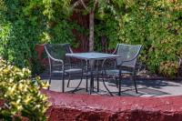 Ein Garten an der Unterkunft Thunderbird Lodge