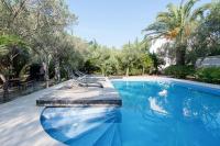 Bazén v ubytovaní Beach Boy & Pool Girl Apartments alebo v jeho blízkosti