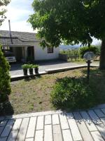 A garden outside Bed and Breakfast "POGGIO MARANO"