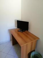 A television and/or entertainment centre at Bed and Breakfast "POGGIO MARANO"