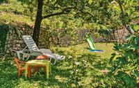 Zahrada ubytování Holiday Home with a Private Pool
