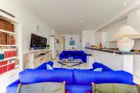 Kuchnia lub aneks kuchenny w obiekcie Beachfront Apartment Migjorn Playa by Sealand Villas