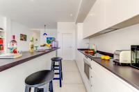 Kuchnia lub aneks kuchenny w obiekcie Beachfront Apartment Migjorn Playa by Sealand Villas